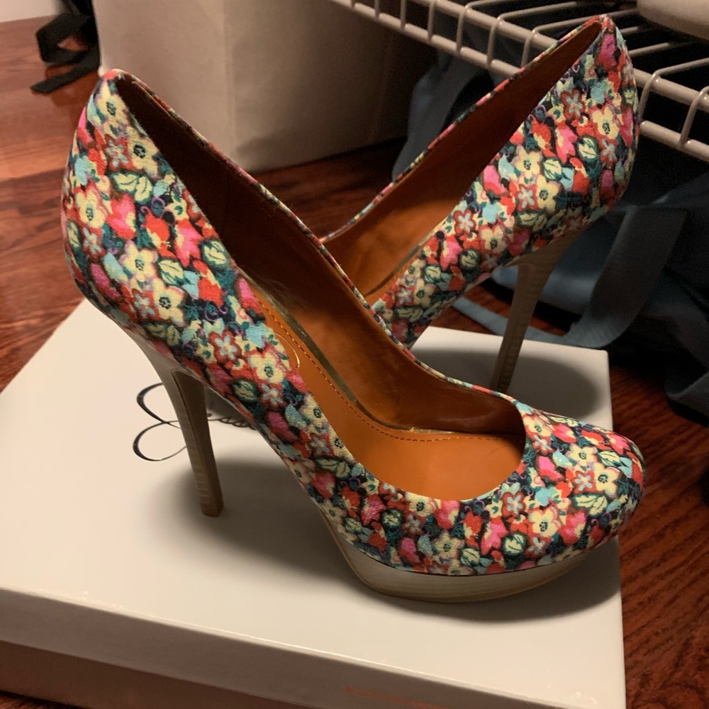 Jessica Simpson 4 inch Floral Platform heels